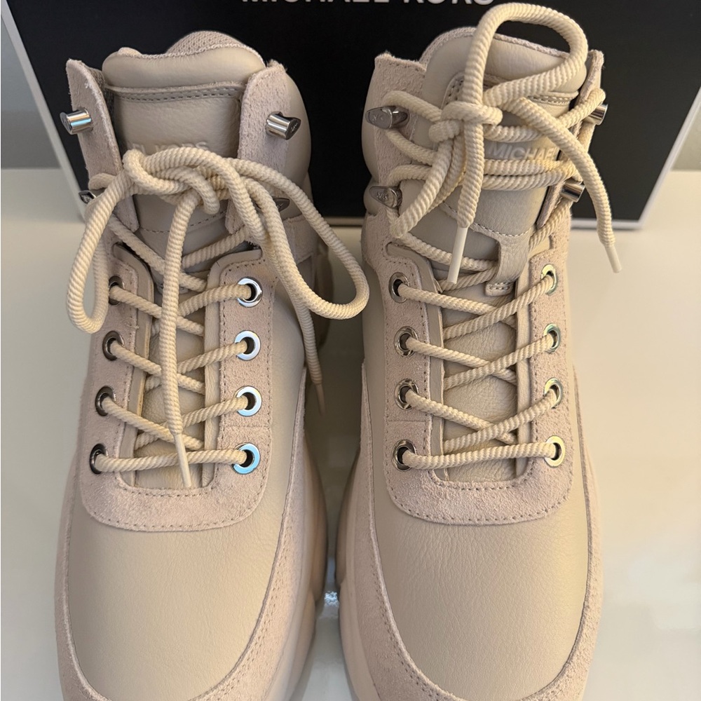Michael Kors Bone Darius Hiker Leather Boots, Womens 8.5 - Picture 2 of 6